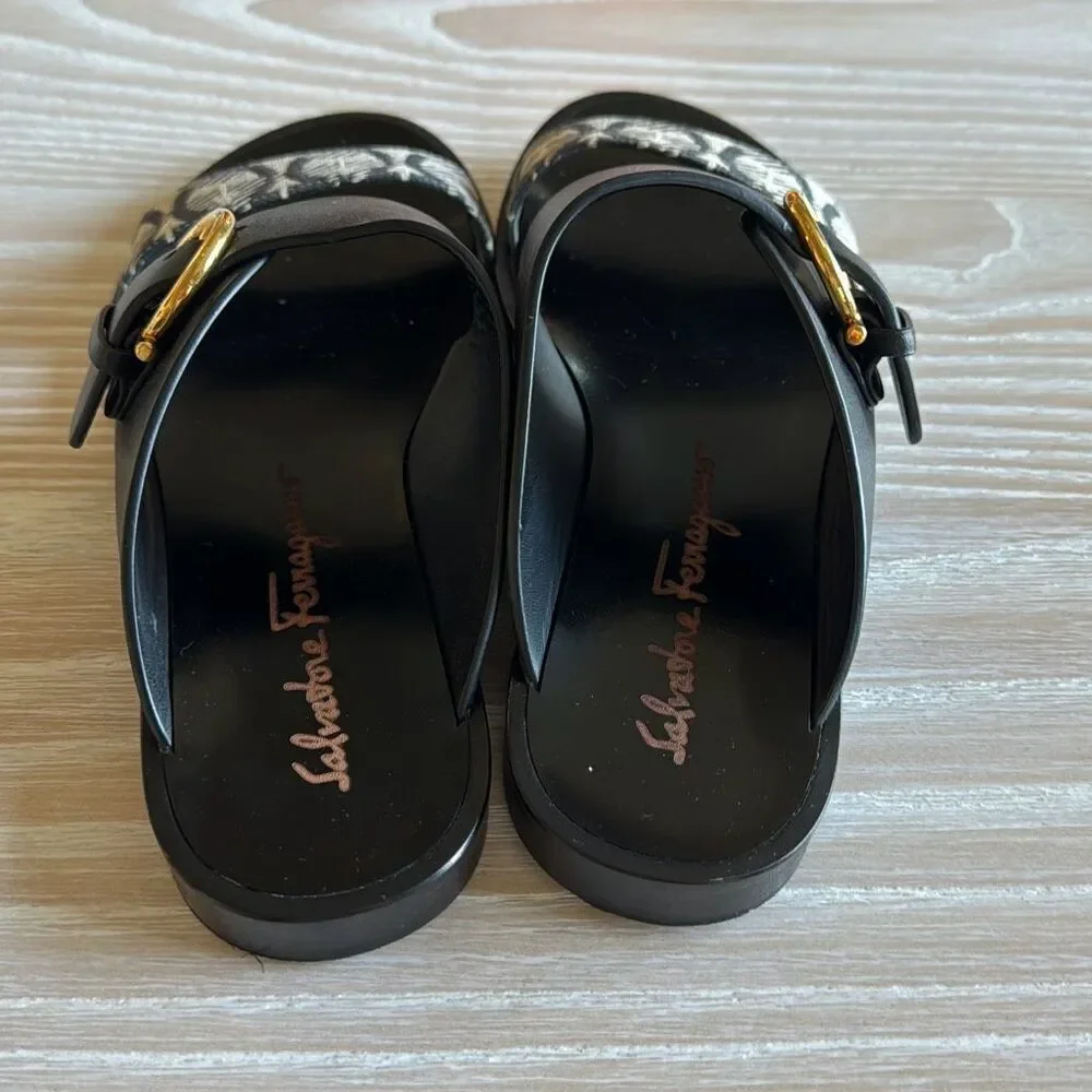 Salvatore Ferragamo Cassie Flat Gancio Slide Sandals size 6
